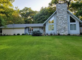 17477 Hickory Hills Rd, Sterling, IL 61081