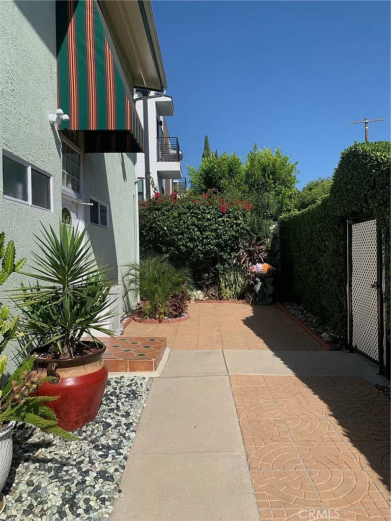 2 bed, 1100 sqft, $2,880 — Photo 3