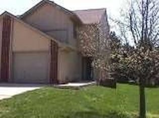 247 SW Pinetree Ln, Lees Summit, MO 64063