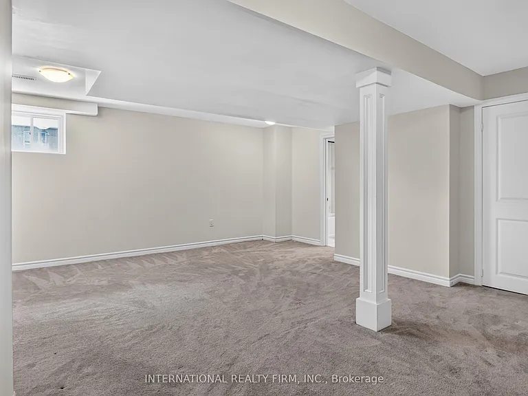 240 Ridley Cres — Photo 37