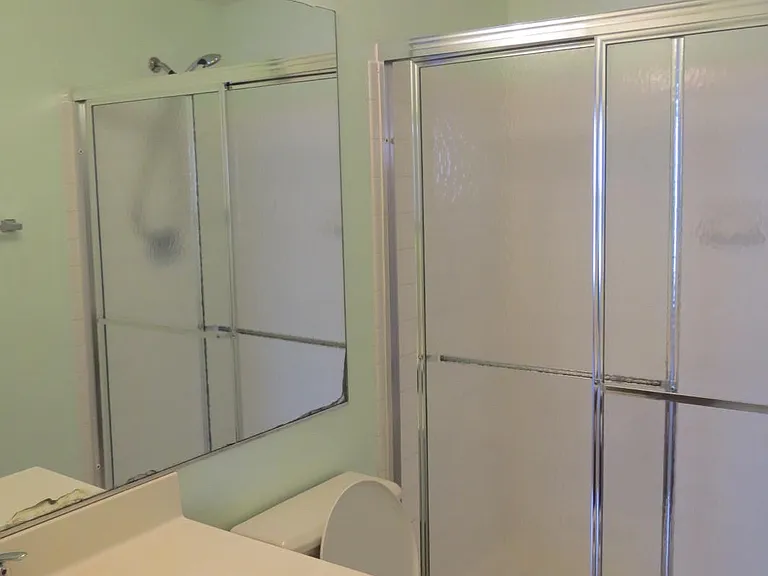 2208 Wimbledon Cir — Photo 25