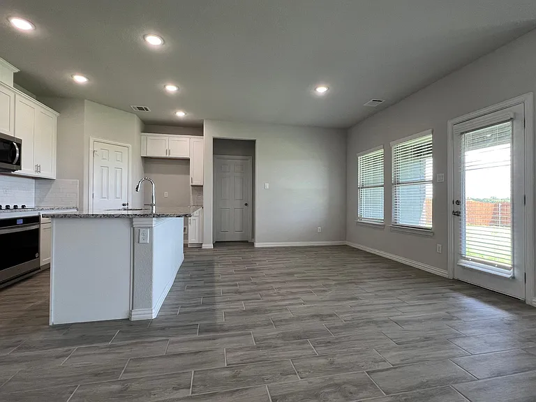 684 Avalon Dr — Photo 8