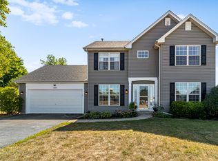 109 Greenview Ct, North Aurora, IL 60542