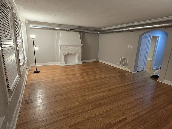 5th image of 7529 N Claremont Ave #2