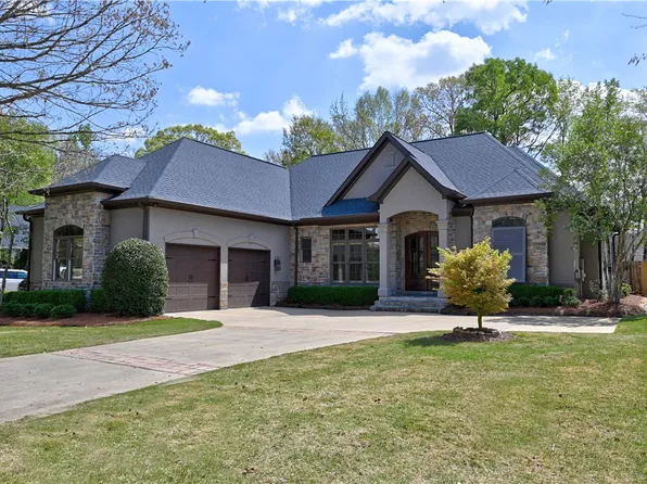 1796 Staples Ct, Auburn, AL 36830