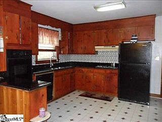 3rd image of 105 Yorkshire Dr