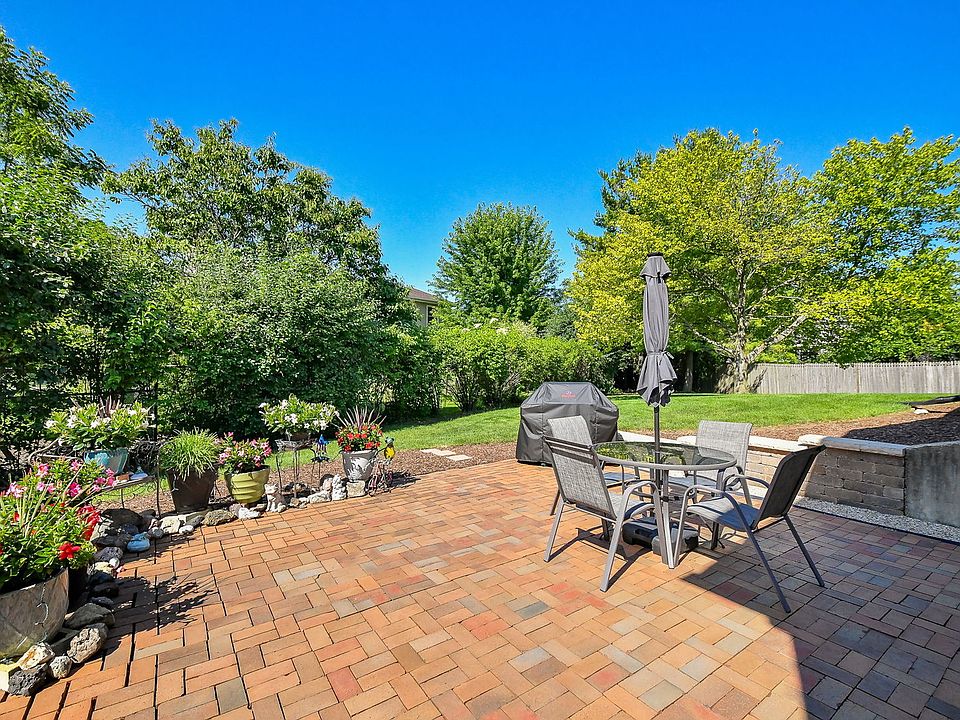 2nd image of 1321 Hall Ct