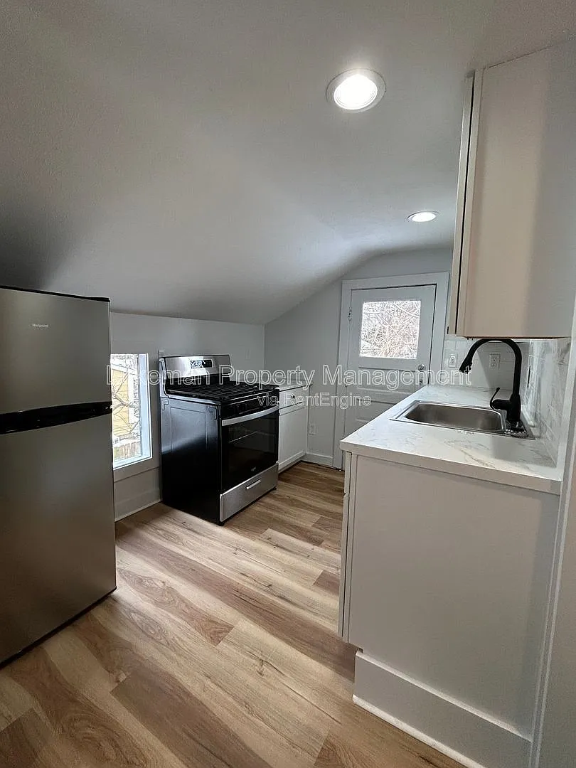 Studio, 1.0 bath, 600 sqft, $850 — Photo 4