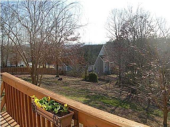 3rd image of 253 Debbie Ln