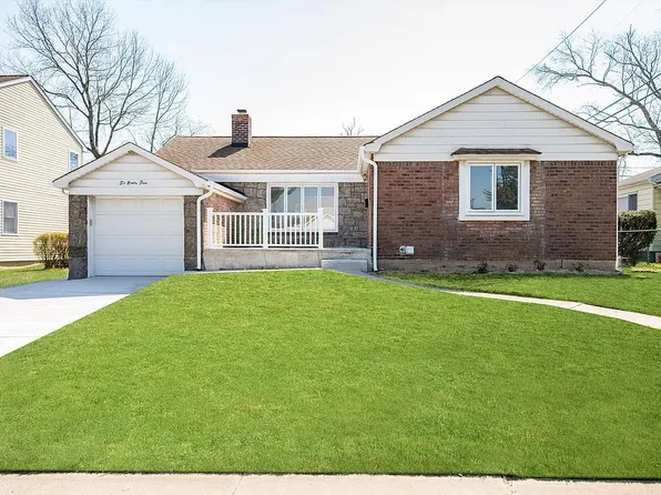 695 Doblin St, Elmont, NY 11003