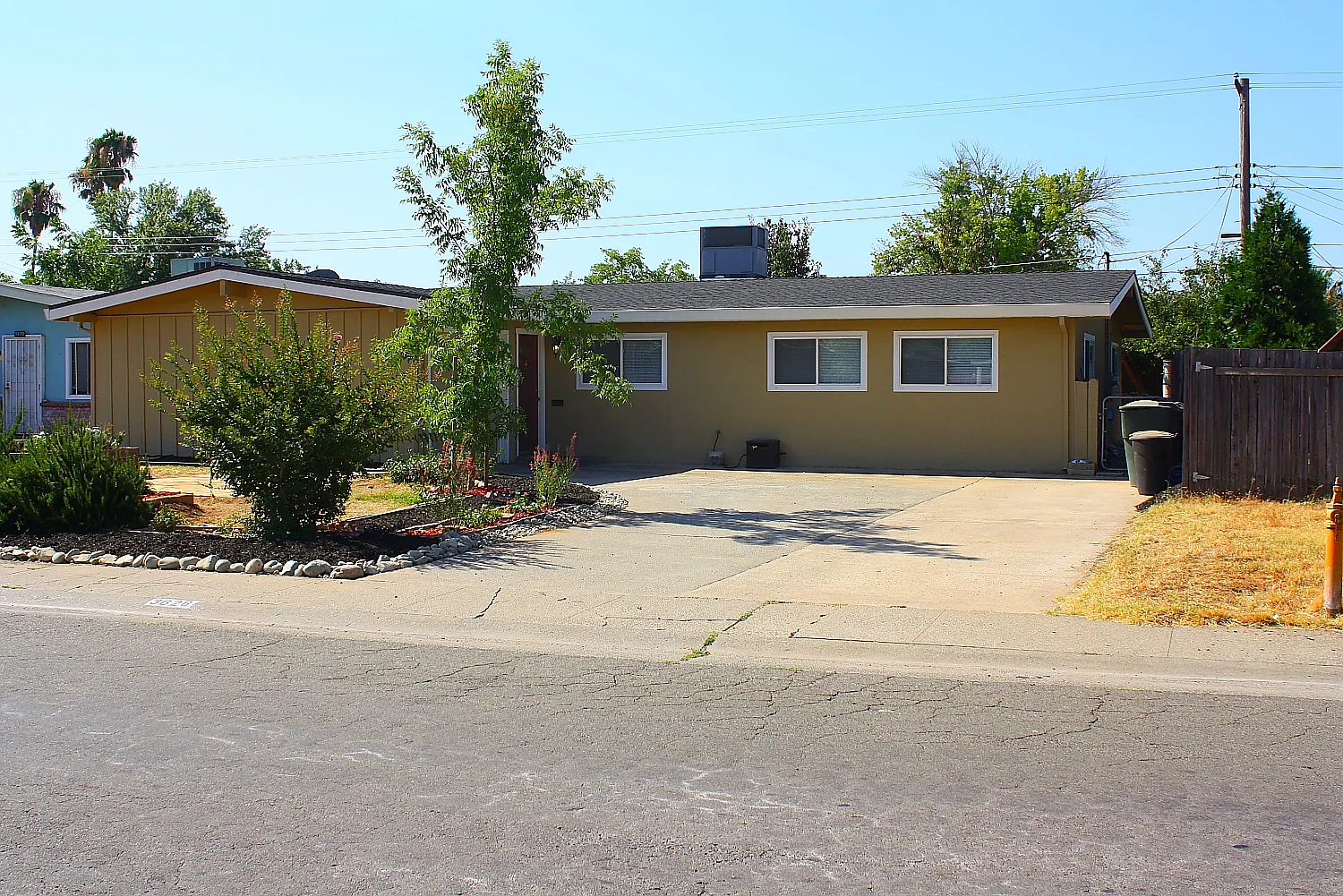 3628 Van Owen St photo 1