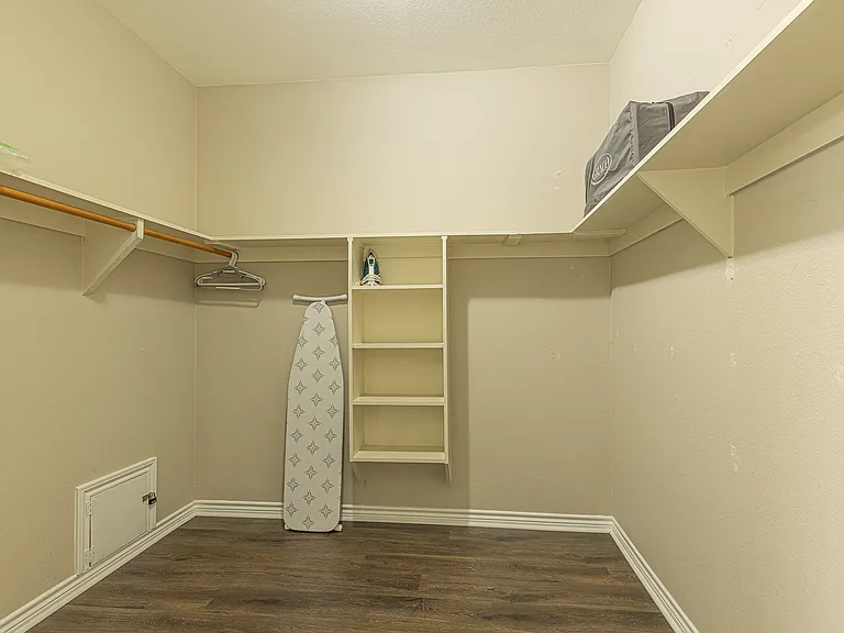 1606 S Hyde Park Ave — Photo 13