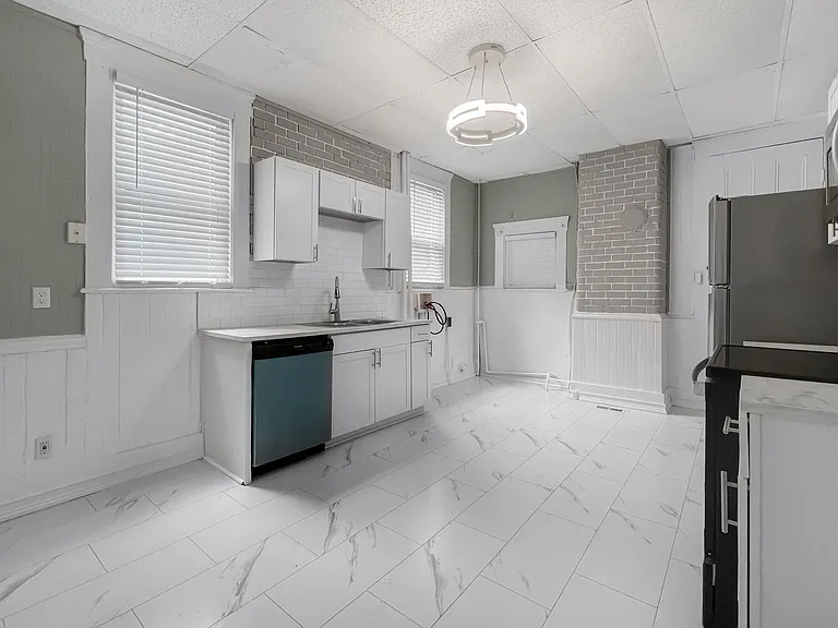 2529 W Main St — Photo 4