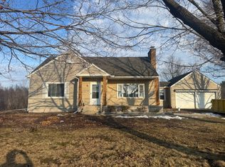8062 Runyan Lake Rd, Fenton, MI 48430