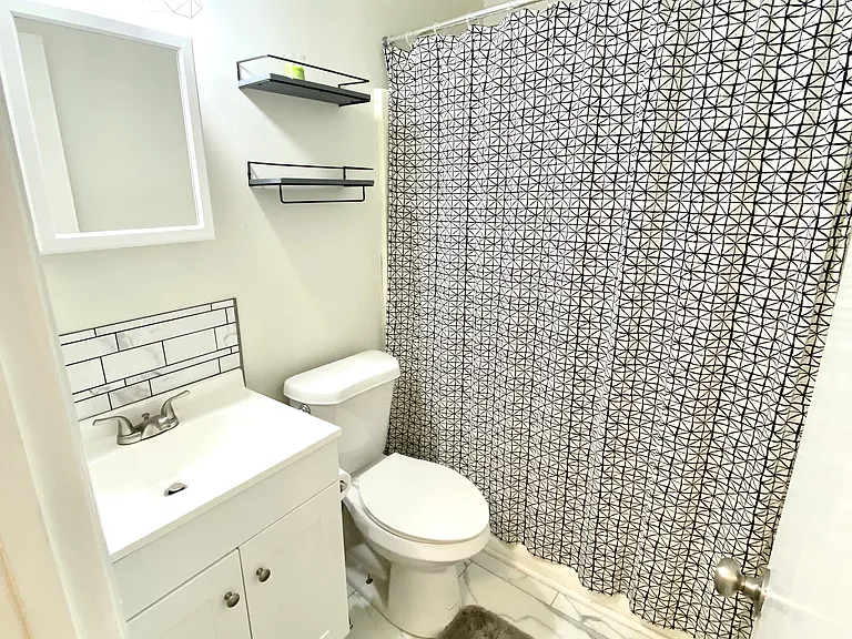 1504 Heard Ave #D — Photo 9