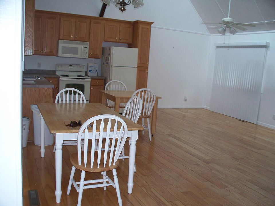 2nd image of 9 Circle Dr