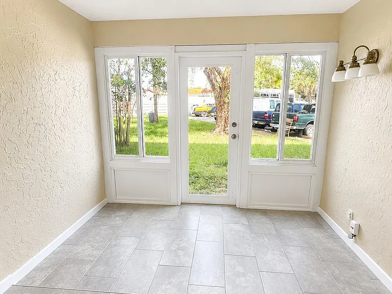 7830 NW 33rd St — Photo 3