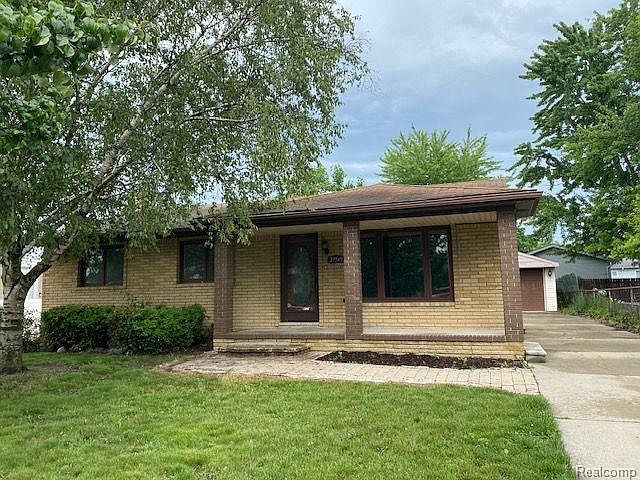 1st image of 27549 Mayfair Ave