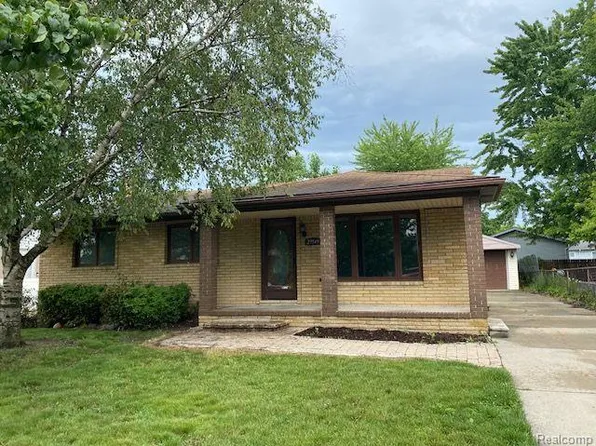 27549 Mayfair Ave, Brownstown, MI 48183