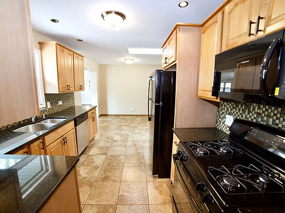 5th image of 259 E 171st St