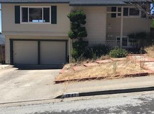 1047 Glacier Ave, Pacifica, CA 94044