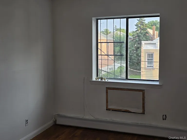 2831 Roebling Ave — Photo 8