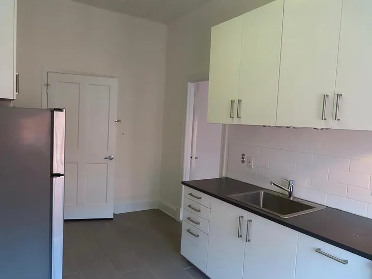 819 Park Ave #5 — Photo 2