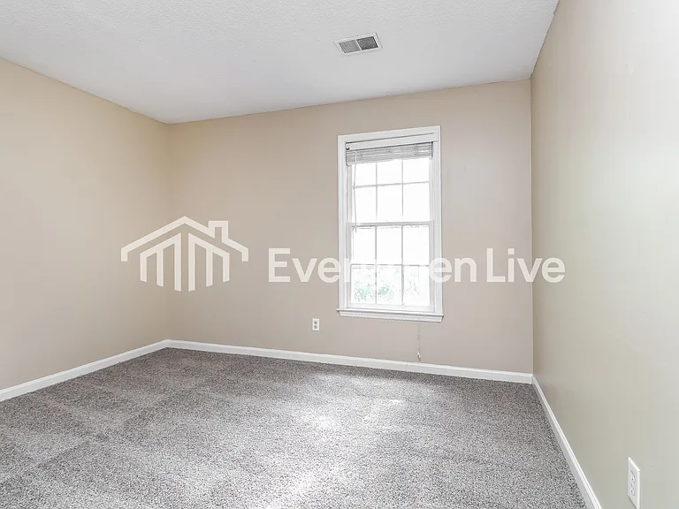 102 Devonwood Ct — Photo 13