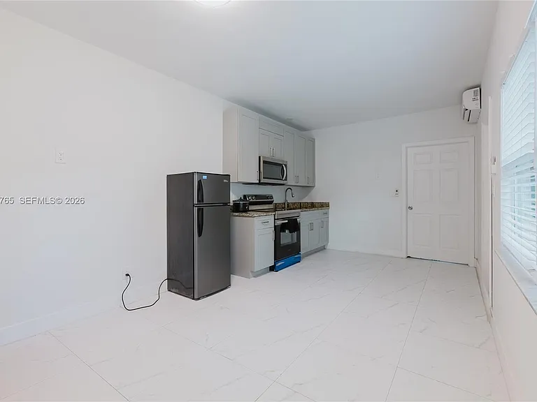2621 SW 12th Ter — Photo 11