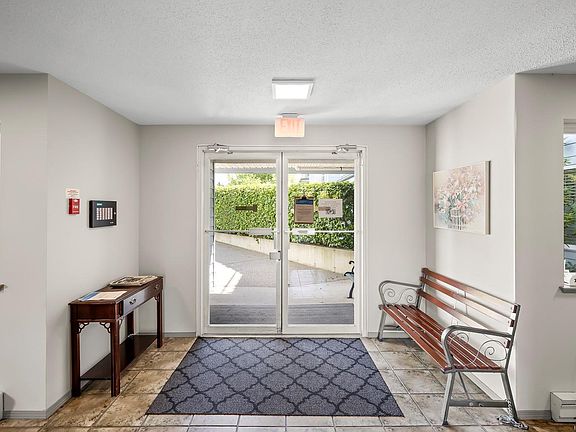 2nd image of 698 Aspen Rd #101B