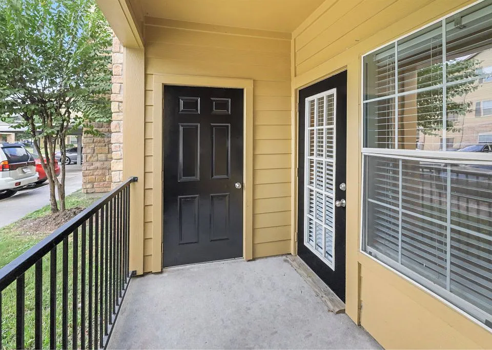 Private patio at Stonehaven Apartments in Houston, TX