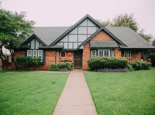 220 Warbler Ct, Bedford, TX 76021