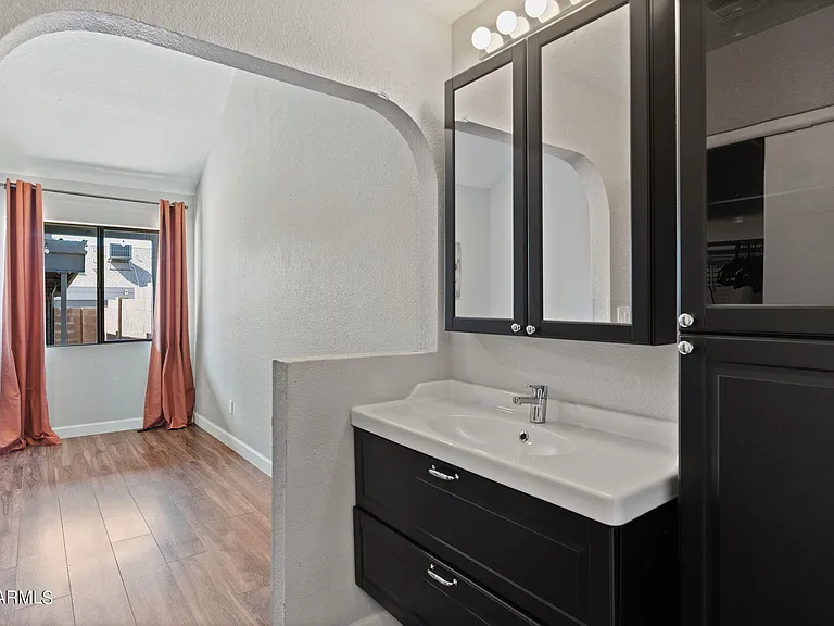 2129 W Rose Garden Ln — Photo 19
