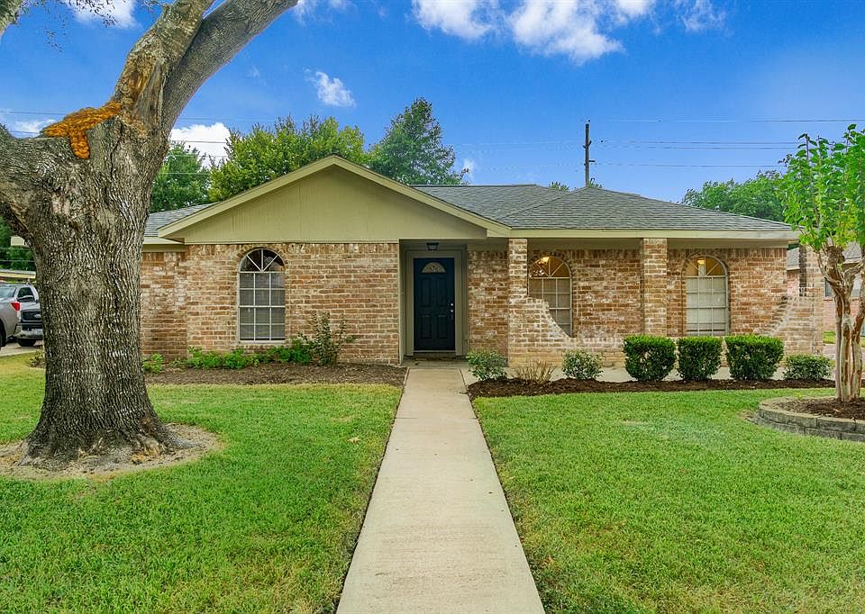 1st image of 302 Coppersmith Dr
