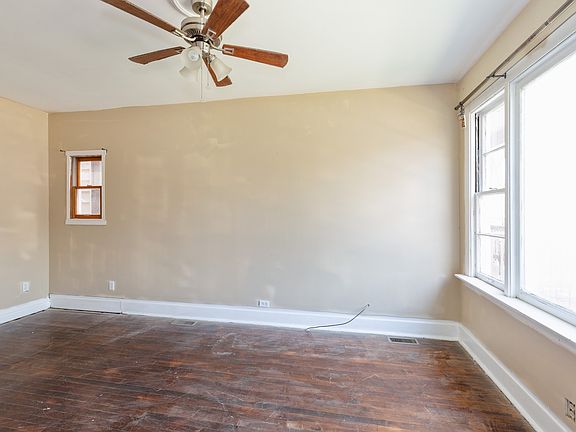 4th image of 8036 S South Shore Dr