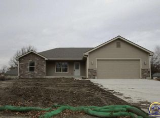 1905 SW Navajo Ln, Topeka, KS 66604