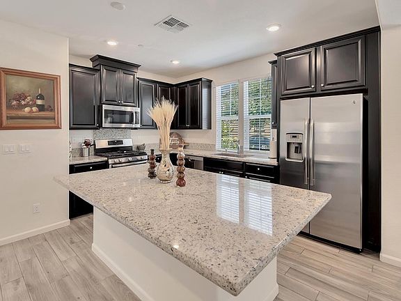 2nd image of 1136 Lavande Dr