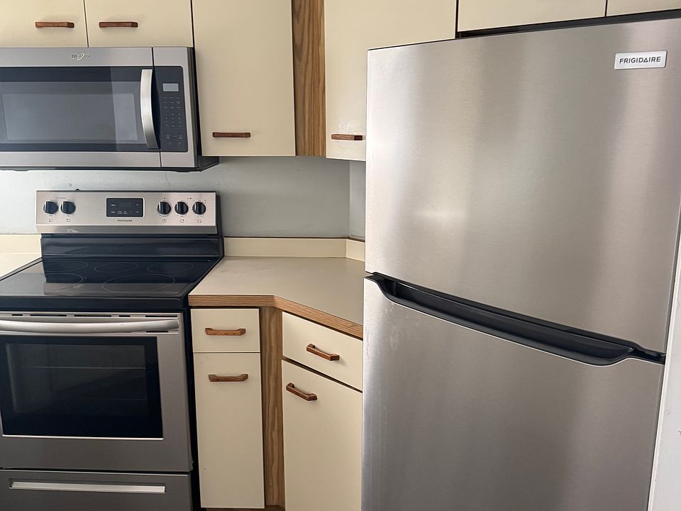 2nd image of 979 Stewarts Creek Dr APT 7