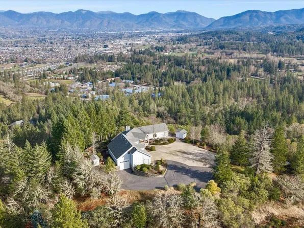 3601 Campus View Dr, Grants Pass, OR 97527
