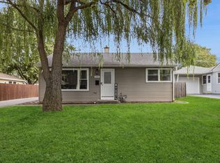 3100 Swallow Ln, Rolling Meadows, IL 60008