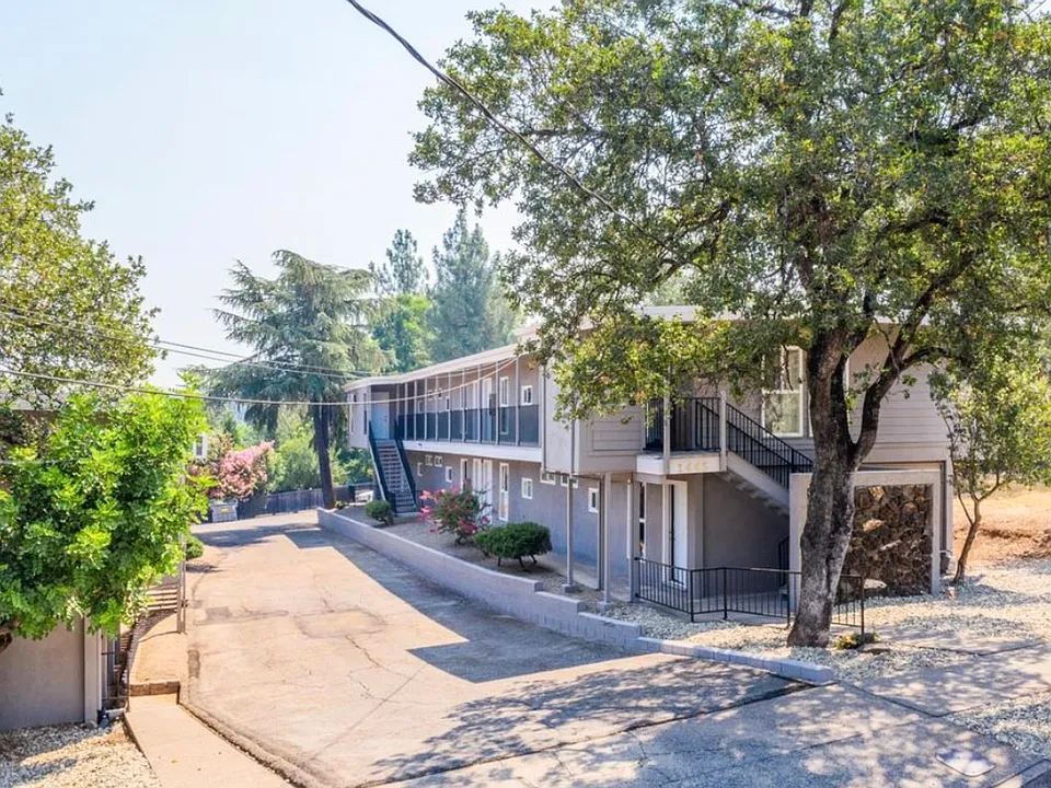 1445 Magnolia Ave