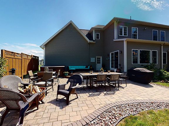 3rd image of 252 Forest Glen Dr