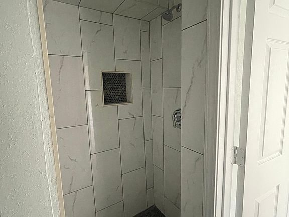 2nd image of 208 N Shirley Ln
