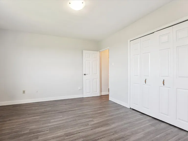5200 Lakeshore Rd — Photo 12