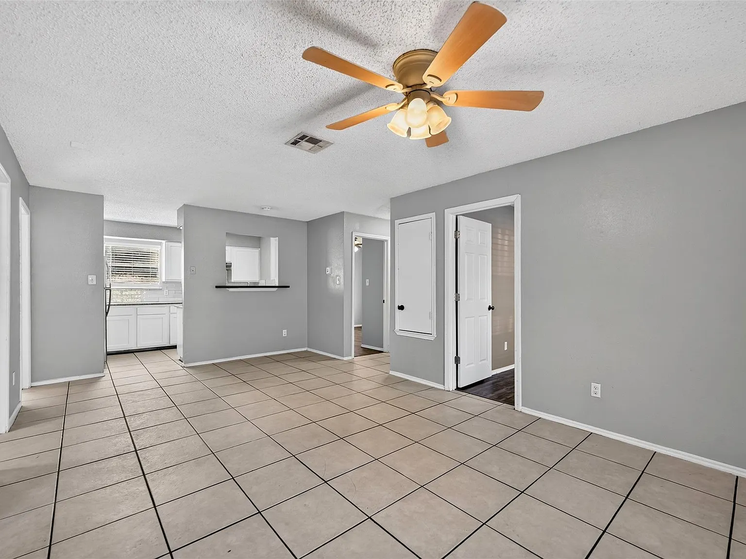 4 bed, 1.0 bath, 1000 sqft, $1,700 — Photo 4