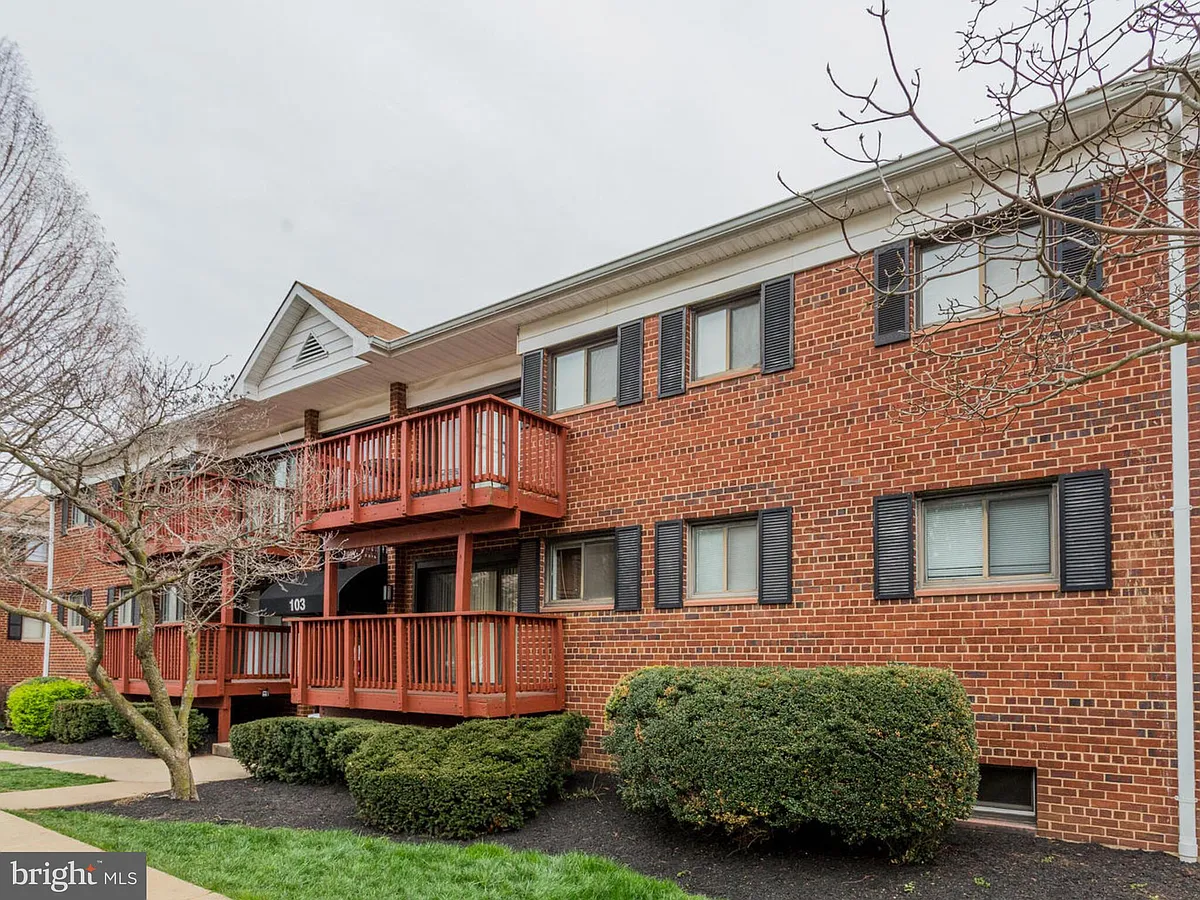 Building Photo - 103 Skyhill Rd #6