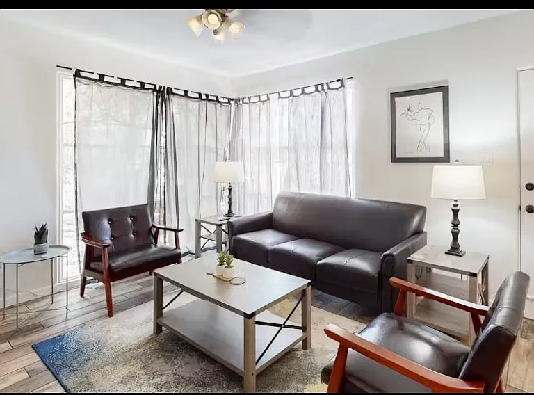 15 W Mission Ln — Photo 2