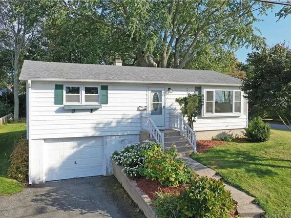 1 Salt Meadow Lane, Old Saybrook, CT 06475