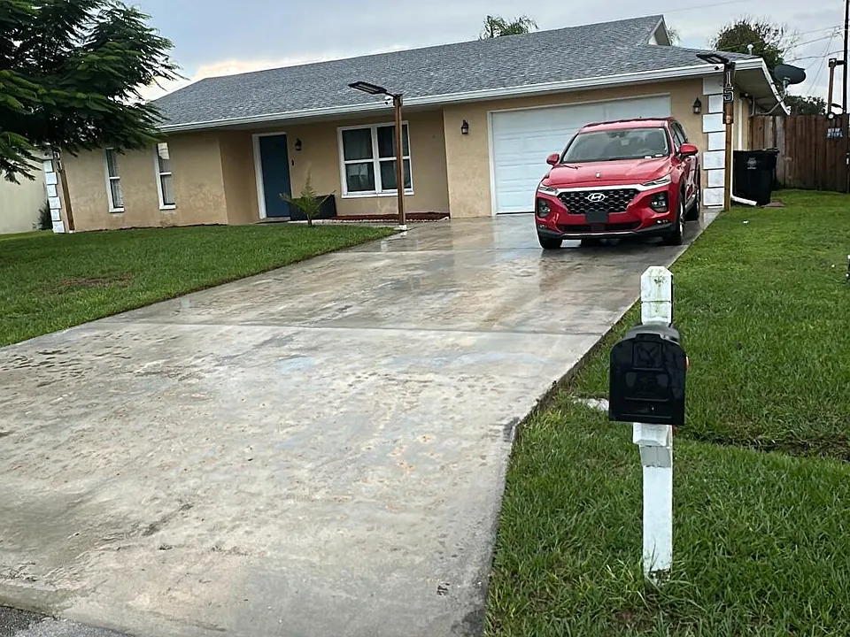 150 SE Duval Ave
