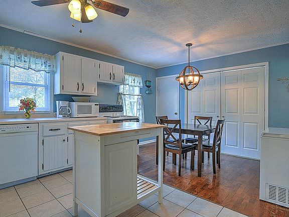 5th image of 230 Deerfield Dr
